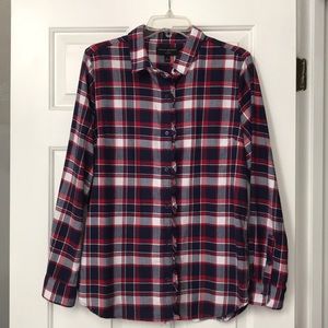 Perfect for fall! Button down flannel shirt